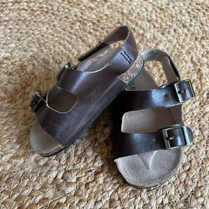 Old Navy brown sandal 12-18 mths